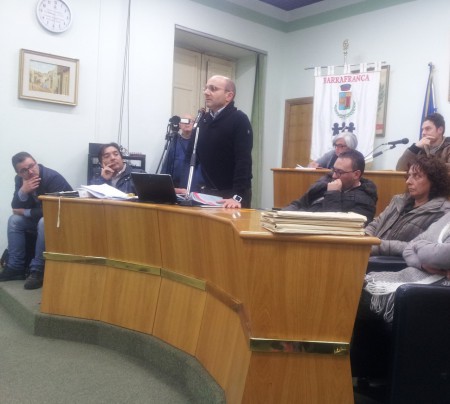 BARRAFRANCA - La Sicilia, Enna "Il comune a rischio dissesto finanziario? I giovani del movimento politico di Fi chiedono una convocazione del consiglio comunale per lo stallo politico attuale."